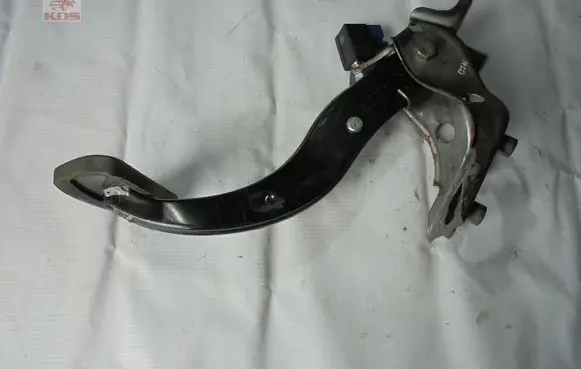 Hyundai Genesis Brake pedal