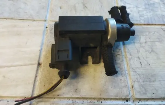 Volkswagen Golf IV Turbo solenoid valve 1J0906627 72290320