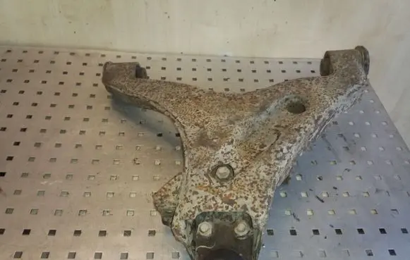 Front lower control arm/wishbone