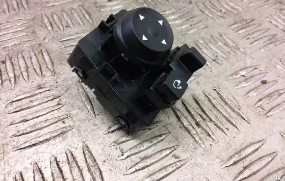 Hyundai Bayon Wing mirror switch 93530BV010