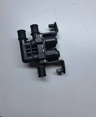 BMW 5 E60 E61 Coolant heater control valve 6931708 070904