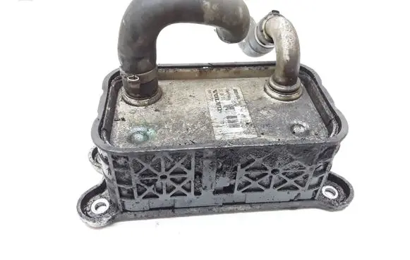 Volvo V70 Engine oil radiator 8677973
