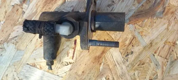 Mazda 323 Clutch master cylinder