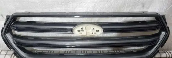 Ford Kuga II Front bumper upper radiator grill