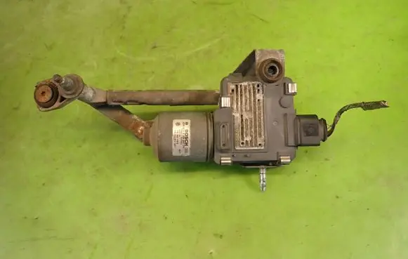 Volkswagen Touran I Wiper motor