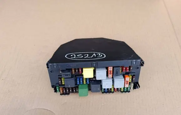 Mercedes-Benz CLS C218 X218 Fuse module A2129002827 A2129020609 A2129014707