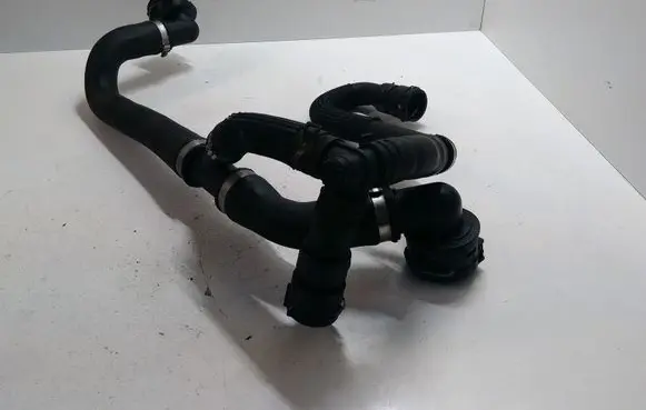 Land Rover Evoque I Engine coolant pipe/hose GJ328260AA