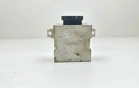 Toyota Corolla Verso AR10 Window wiper relay 150696 020306N