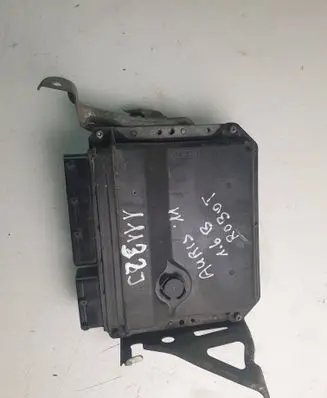 Toyota Auris 150 Engine control unit/module 8966102W80 MB2754000481