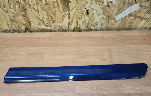 Rear fender molding trim