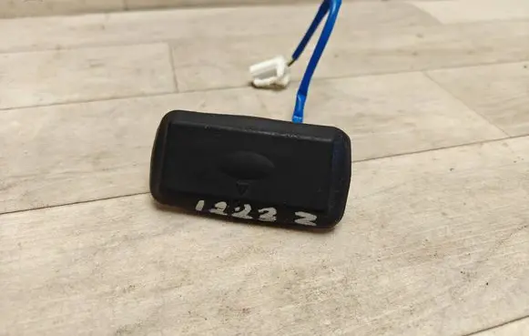 KIA Optima Tailgate opening switch 