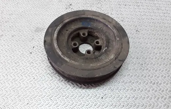 Volkswagen PASSAT B4 Crankshaft pulley 028105243K