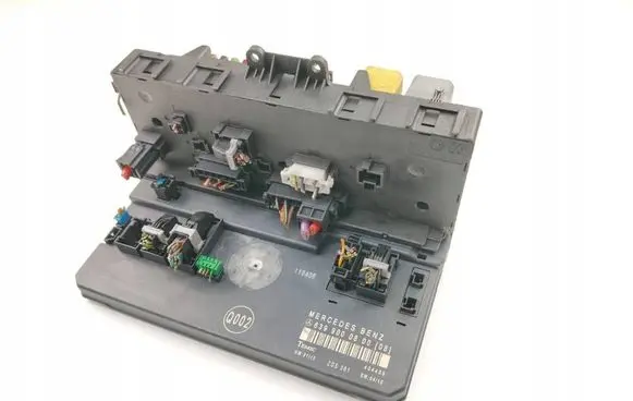 Mercedes-Benz Vito Viano W639 Comfort/convenience module 6399000800