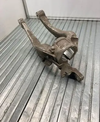 Volvo XC90 Lower shock absorber bracket 31681983