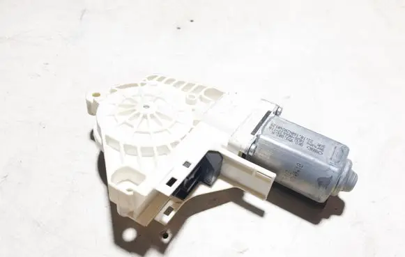 Audi A5 8T 8F Front door window regulator motor 8K0959802A