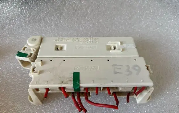 BMW 5 E39 Fuse module 61138367253 61138365530