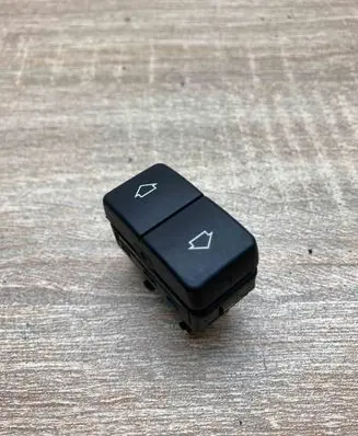 BMW 5 E39 Electric window control switch 8366506