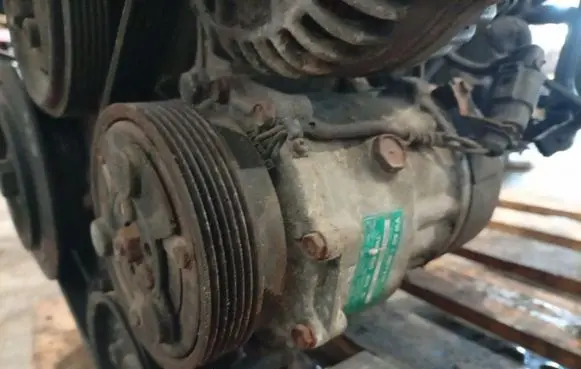 Volkswagen Transporter - Caravelle T5 Air conditioning (A/C) compressor (pump) 7H0820803C