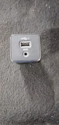 Jeep Cherokee USB socket connector 5XG28DX9AD