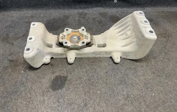 Jeep Grand Cherokee WL Gearbox mounting bracket 68428575AA P68428575AA