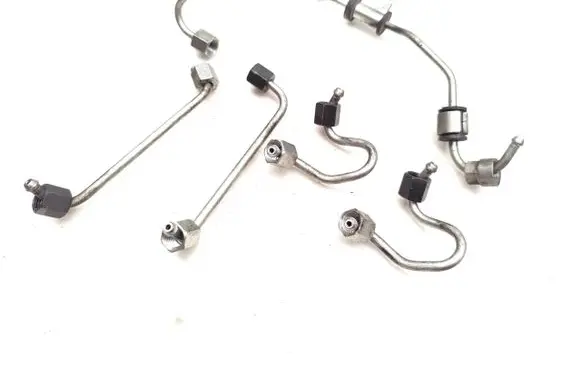Fuel injector supply line/pipe