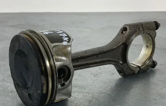 Volkswagen PASSAT B6 Piston 
