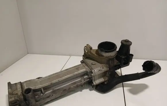 Volvo V70 EGR valve cooler 30757742 70304900