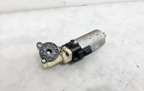 Toyota Avensis T250 Seat adjustment motor 8582033020