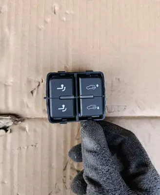 Volkswagen Touareg III Switch for retractable tow bar 760959511