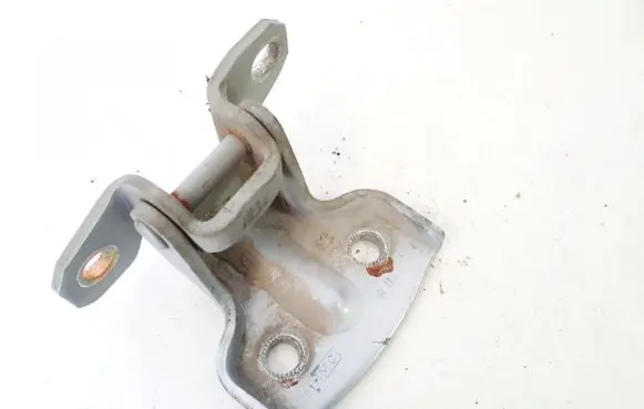 Hyundai Trajet Rear door lower hinge
