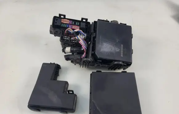 Nissan X-Trail T32 Fuse module 284B75NA0A