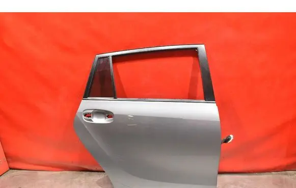 Toyota Avensis Verso Rear door 