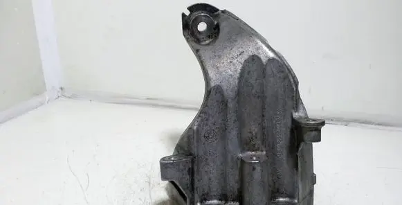 Mercedes-Benz E W212 Engine mounting bracket A6512230004