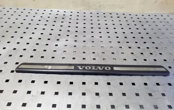 Volvo XC70 Front sill trim cover 8659960