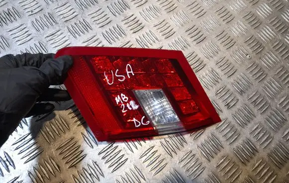 Mercedes-Benz E W212 Tailgate rear/tail lights A2129060458