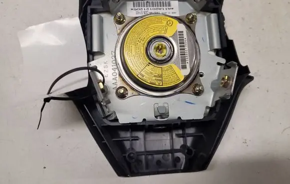 Mazda 5 Steering wheel airbag C23557K00