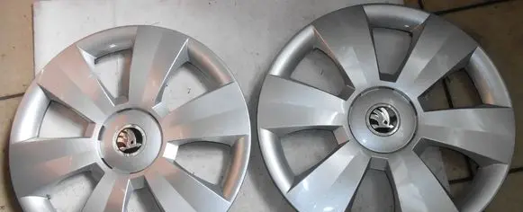 Skoda Fabia Mk3 (NJ) R15 wheel hub/cap/trim 6V0601147C