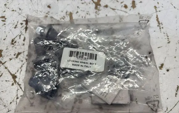 Volvo V60 Anti-theft wheel nuts and lock 31381246