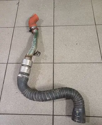 Land Rover Discovery 4 - LR4 Intercooler hose/pipe AH229F072AD