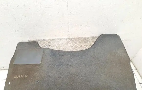 Iveco Daily 35.8 - 9 Front floor carpet liner 