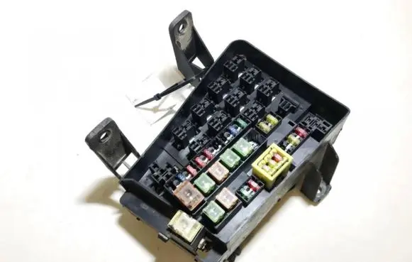 Mitsubishi Space Star Fuse box set 98600