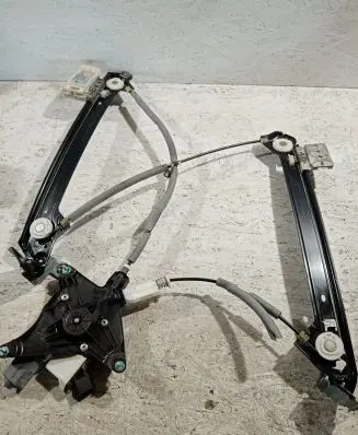 Ford Mustang VI Front door electric window regulator C22246104RH
