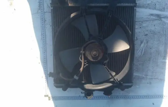 Honda Civic Radiator cooling fan shroud