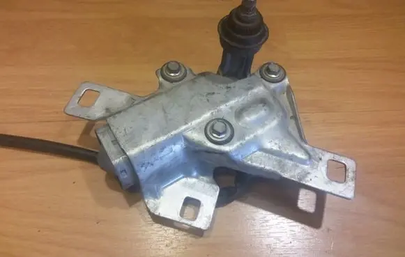 Peugeot 106 Rear window wiper motor 53004502
