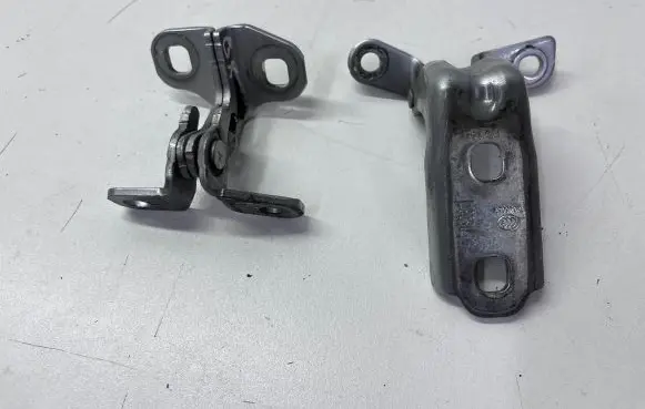 Opel Insignia B Rear door upper hinge P18031