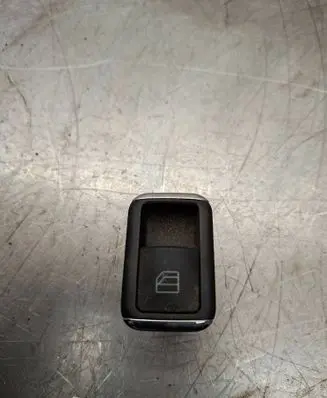 Mercedes-Benz E W212 Electric window control switch A2048707358 03139101 10034661