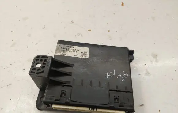 Toyota Avensis T270 Air conditioning/heating control unit MB1777001850 8865005251