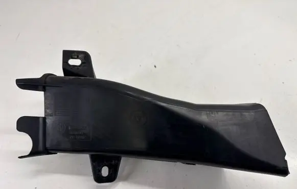 BMW 6 F06 Gran coupe Air intake duct part 7211515 51747211515
