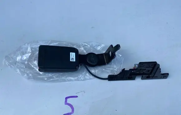 Tesla Model 3 Rear seatbelt 111015401F