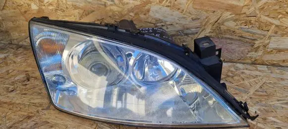 Ford Mondeo Mk III Headlight/headlamp LPR050